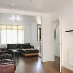 Room In Guest Room - Big Size Double Room Coventry