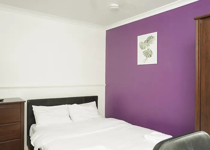 Room In Guest Room - Big Size Double Room Coventry